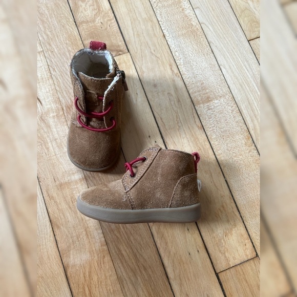 Ugg Kristjan Chestnut Infant booties - Picture 1 of 8